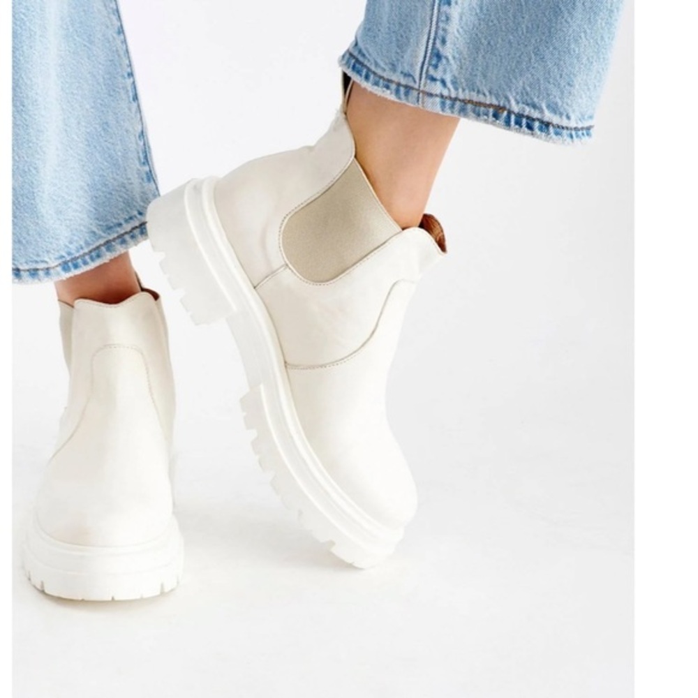 Free‎ People Lola Lugged Sole Chelsea Boots - NWOT 38/8 chalk